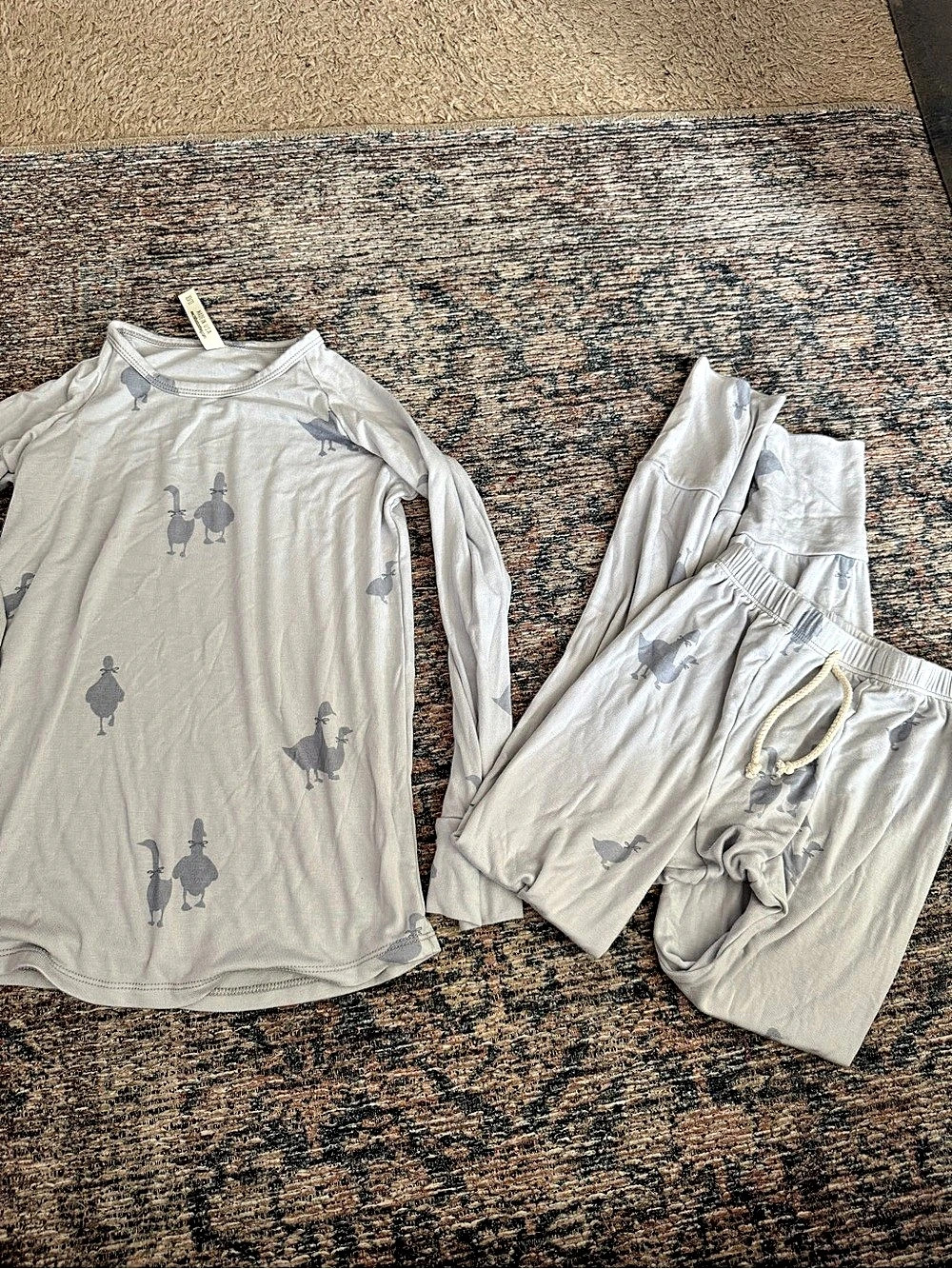 Childhoods Clothing Two-Piece Goose Print Pajama Set Size 10/11